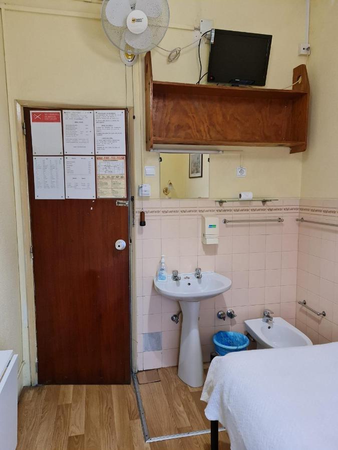Pensao Residencial Flor Dos Cavaleiros Otel Lisboa Dış mekan fotoğraf
