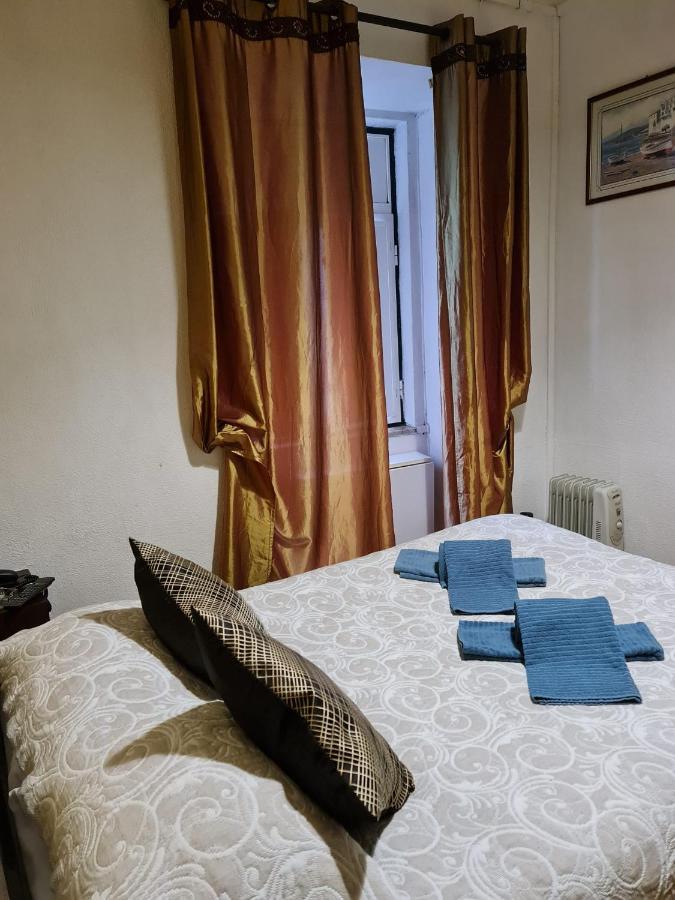 Pensao Residencial Flor Dos Cavaleiros Otel Lisboa Dış mekan fotoğraf