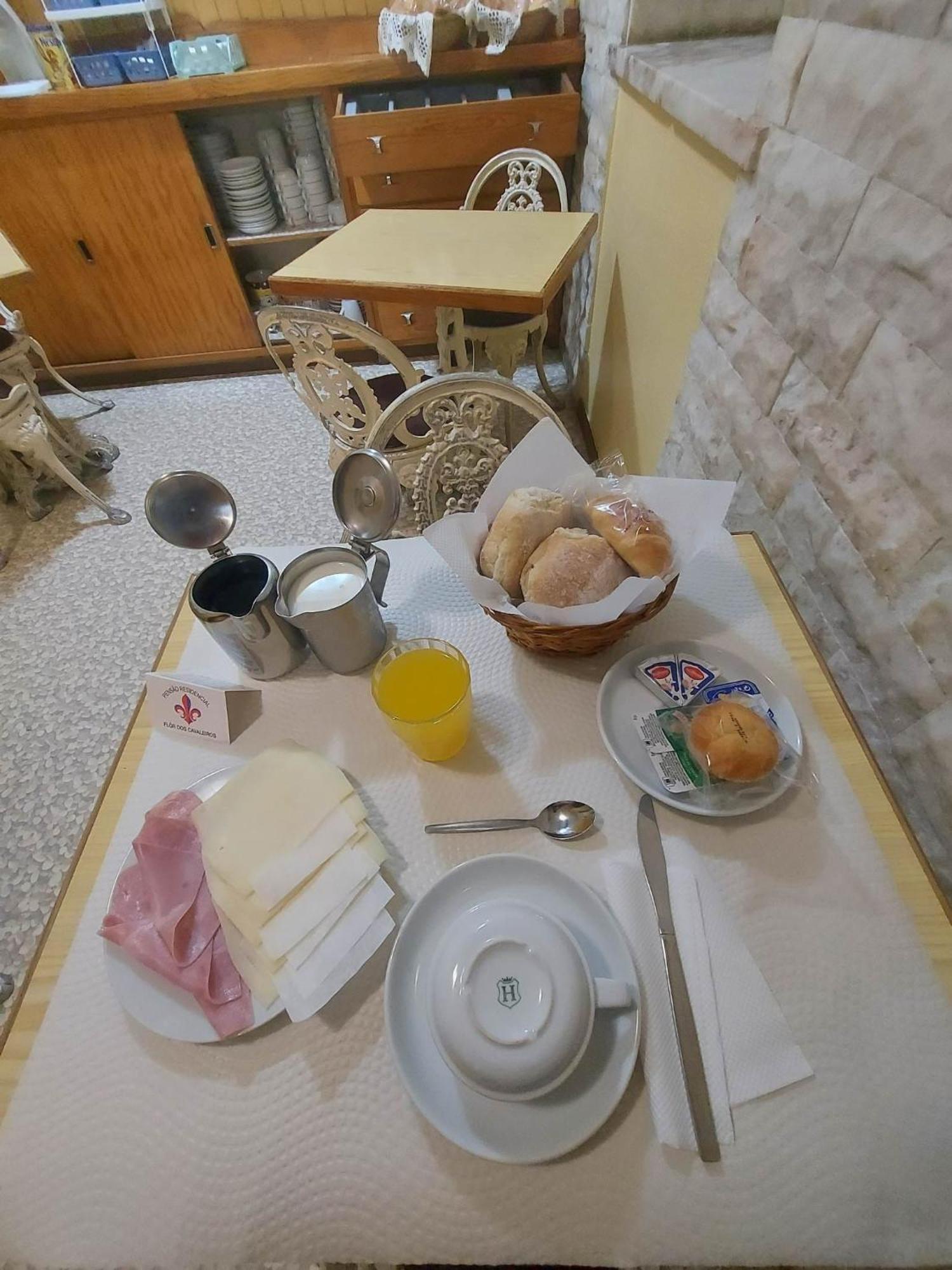 Pensao Residencial Flor Dos Cavaleiros Otel Lisboa Dış mekan fotoğraf