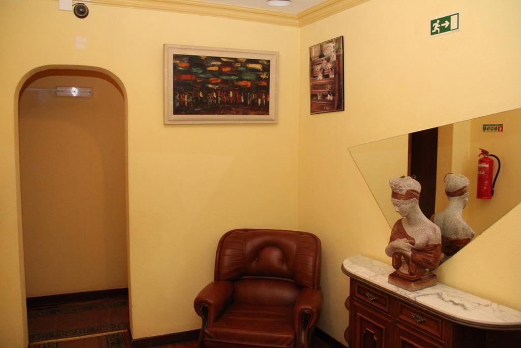 Pensao Residencial Flor Dos Cavaleiros Otel Lisboa Dış mekan fotoğraf