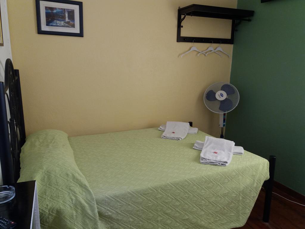 Pensao Residencial Flor Dos Cavaleiros Otel Lisboa Dış mekan fotoğraf