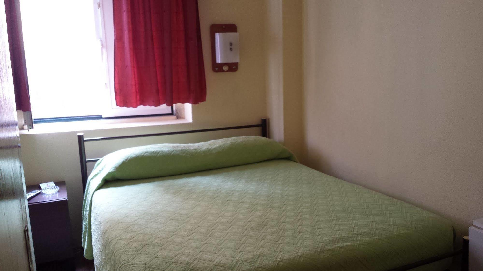 Pensao Residencial Flor Dos Cavaleiros Otel Lisboa Dış mekan fotoğraf