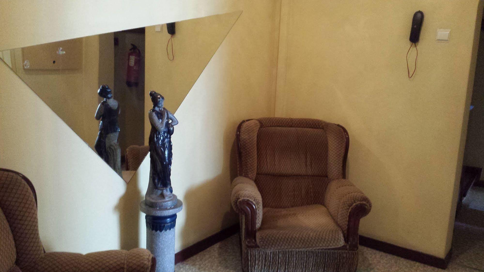 Pensao Residencial Flor Dos Cavaleiros Otel Lisboa Dış mekan fotoğraf