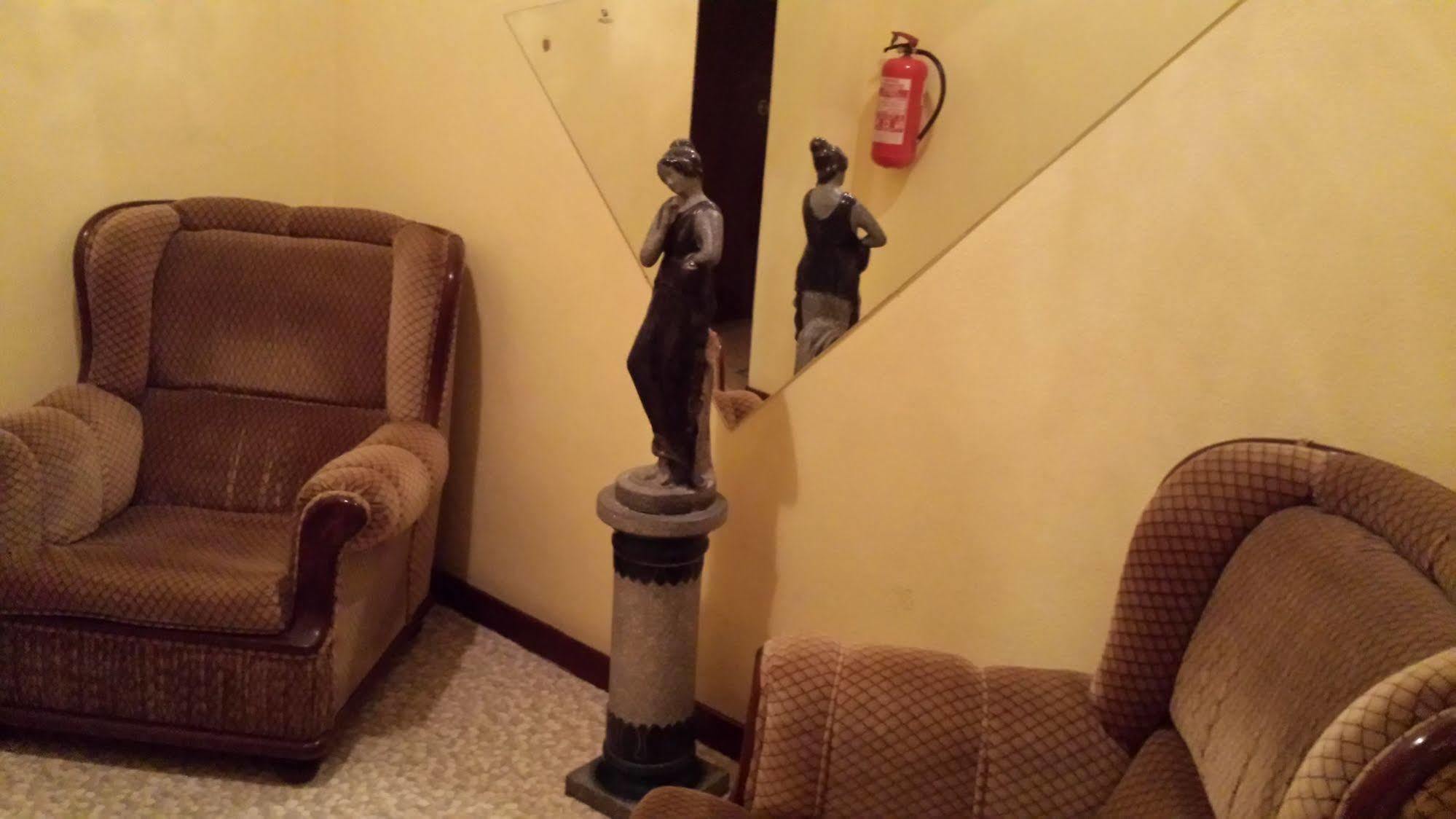 Pensao Residencial Flor Dos Cavaleiros Otel Lisboa Dış mekan fotoğraf