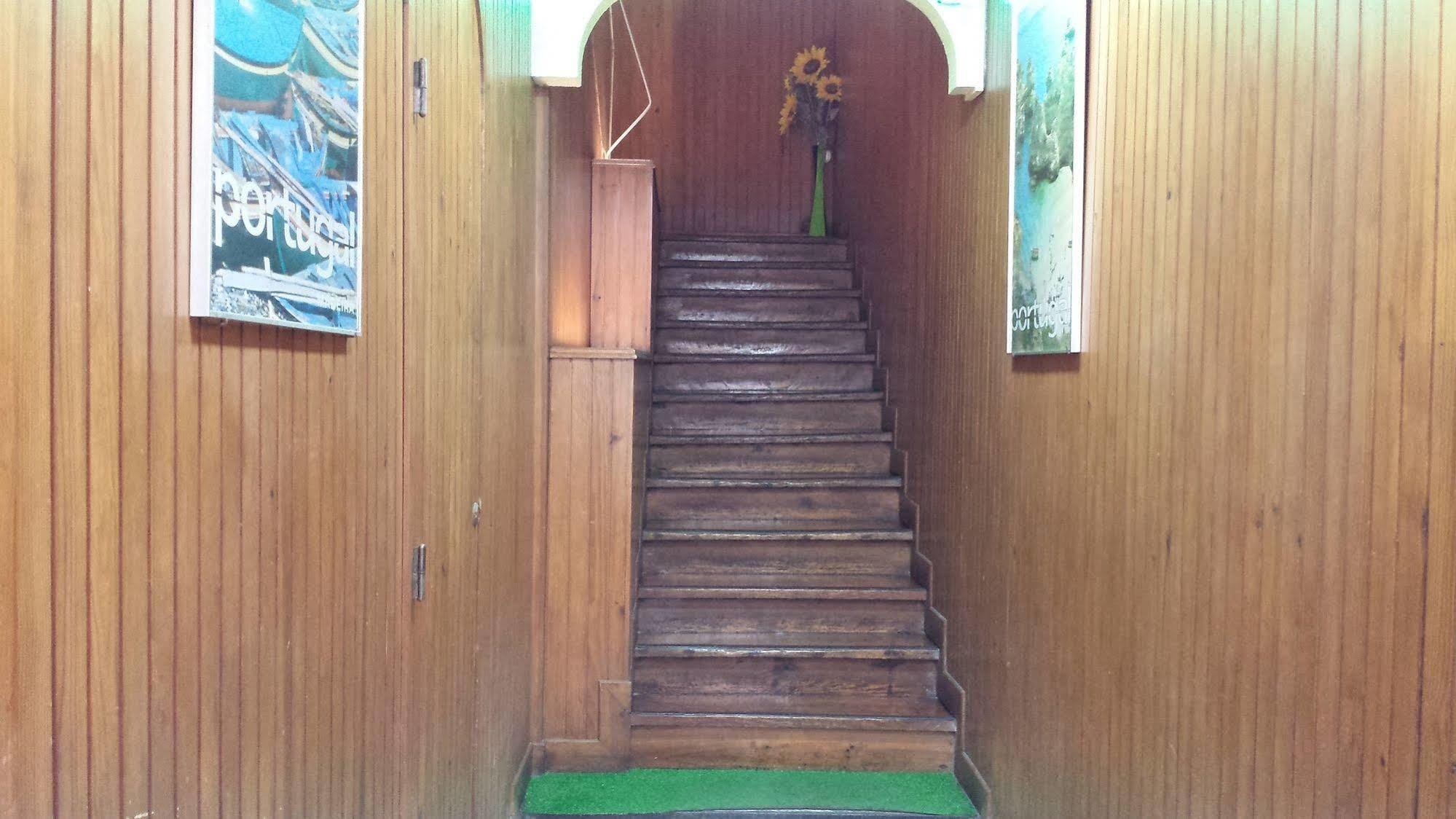 Pensao Residencial Flor Dos Cavaleiros Otel Lisboa Dış mekan fotoğraf